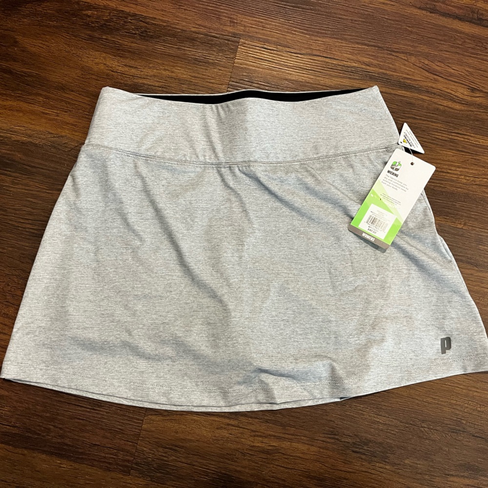 Women’s small tennis skort.  Heather grey.
